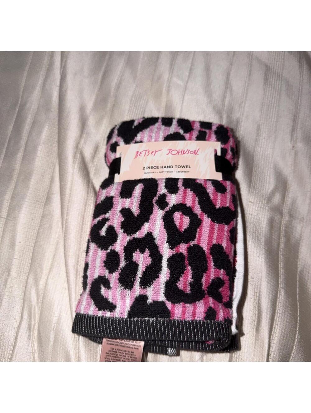 NWT Betsey johnson  Set OF 2 Hand Towels Quick Dry Soft Touch Leopard Multicolor